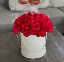 Load image into Gallery viewer, Hot Balloon &amp; Red Roses
